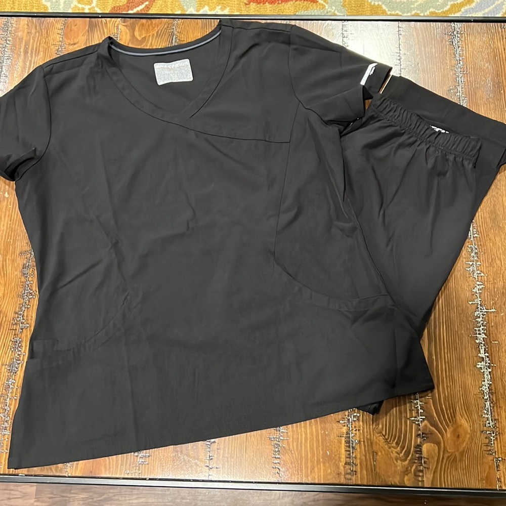 Skechers scrub in black top is extra large bottoms are large
